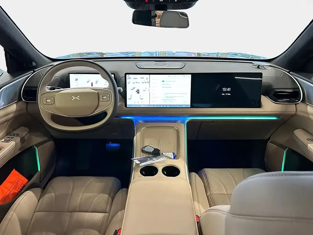 Xpeng G9 - Thumbnail 8