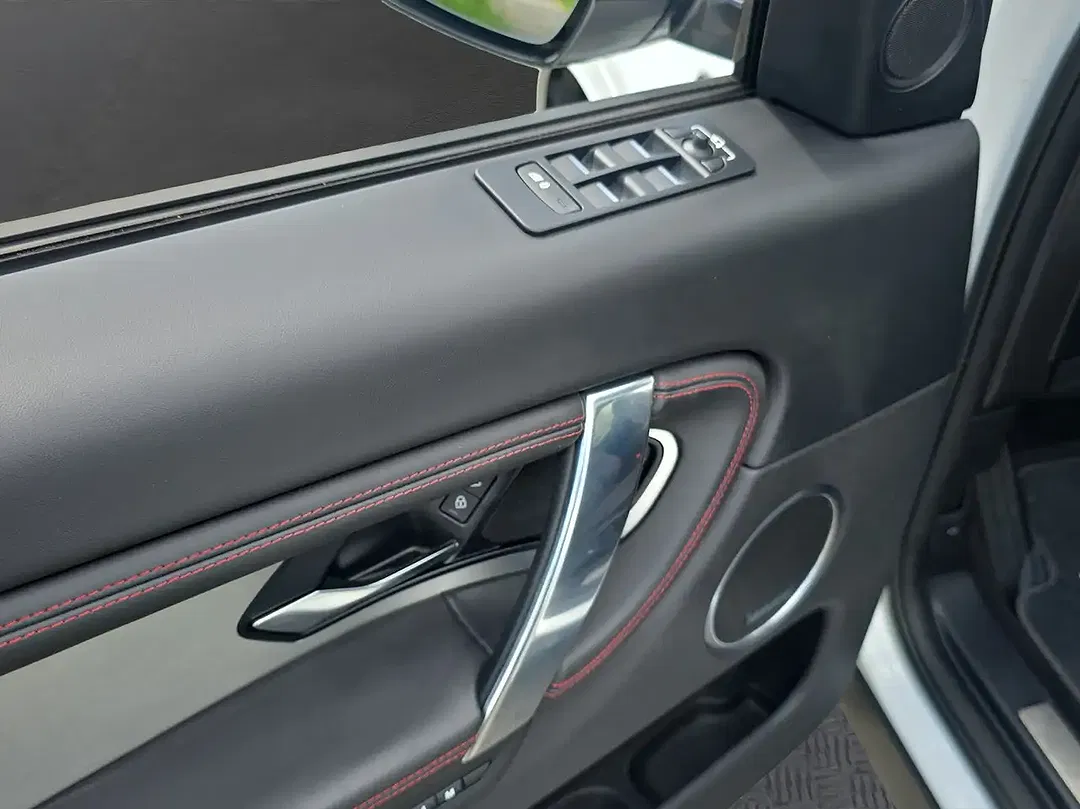 Land Rover Discovery Sport P300e HSE R-Dynamic - Thumbnail 13