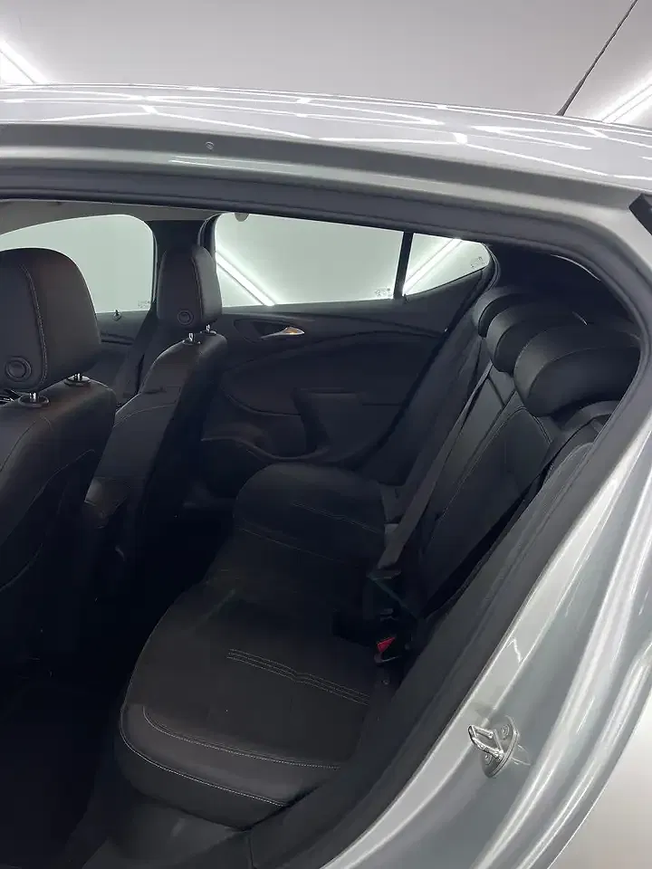 Opel Astra 1.2 Turbo Elegance - Thumbnail 11