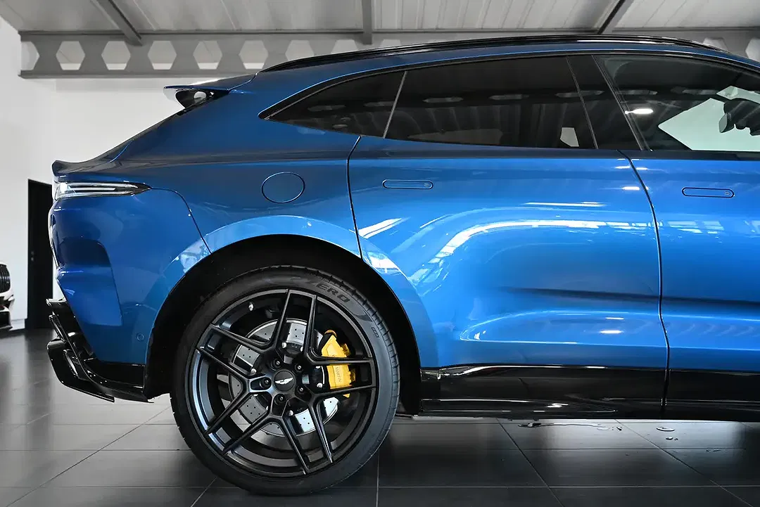 Aston Martin DBX S - Thumbnail 10