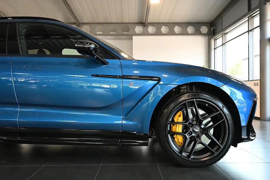 Aston Martin DBX S - Thumbnail 11