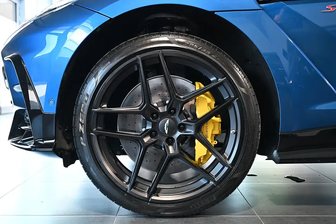 Aston Martin DBX S - Thumbnail 12