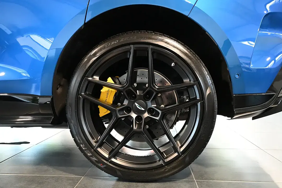 Aston Martin DBX S - Thumbnail 13