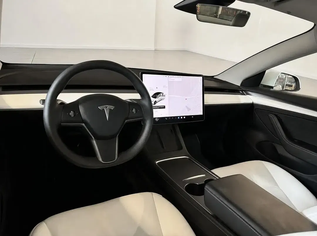 Tesla Model 3 RWD Standard Range - Thumbnail 5