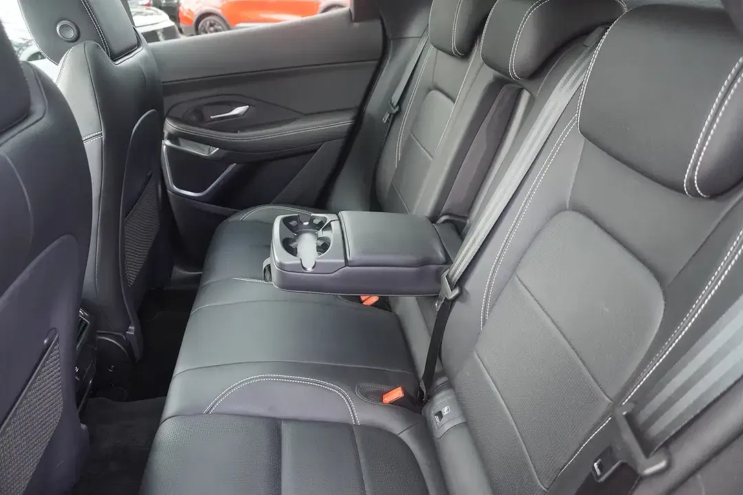 Jaguar E-Pace 2.0 4x4 R-Dynamic SE - Thumbnail 8