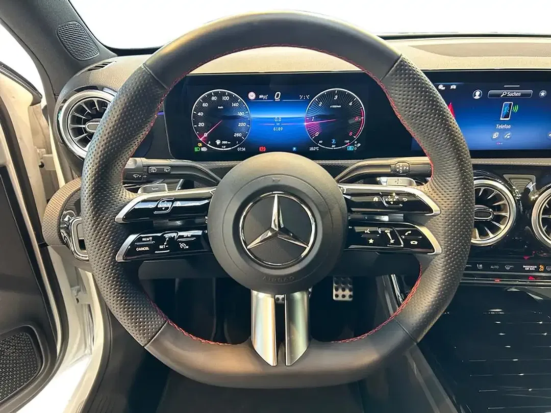 Mercedes-Benz A 200 AMG MBUX Night - Thumbnail 10