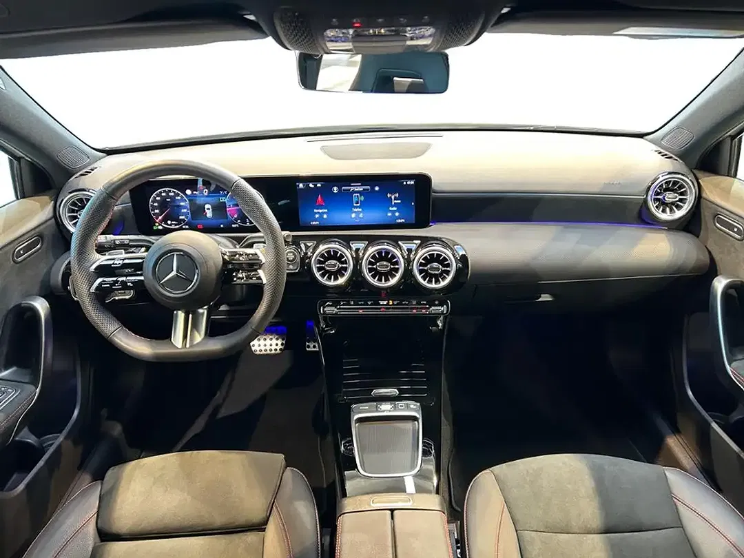 Mercedes-Benz A 200 AMG MBUX Night - foto 14