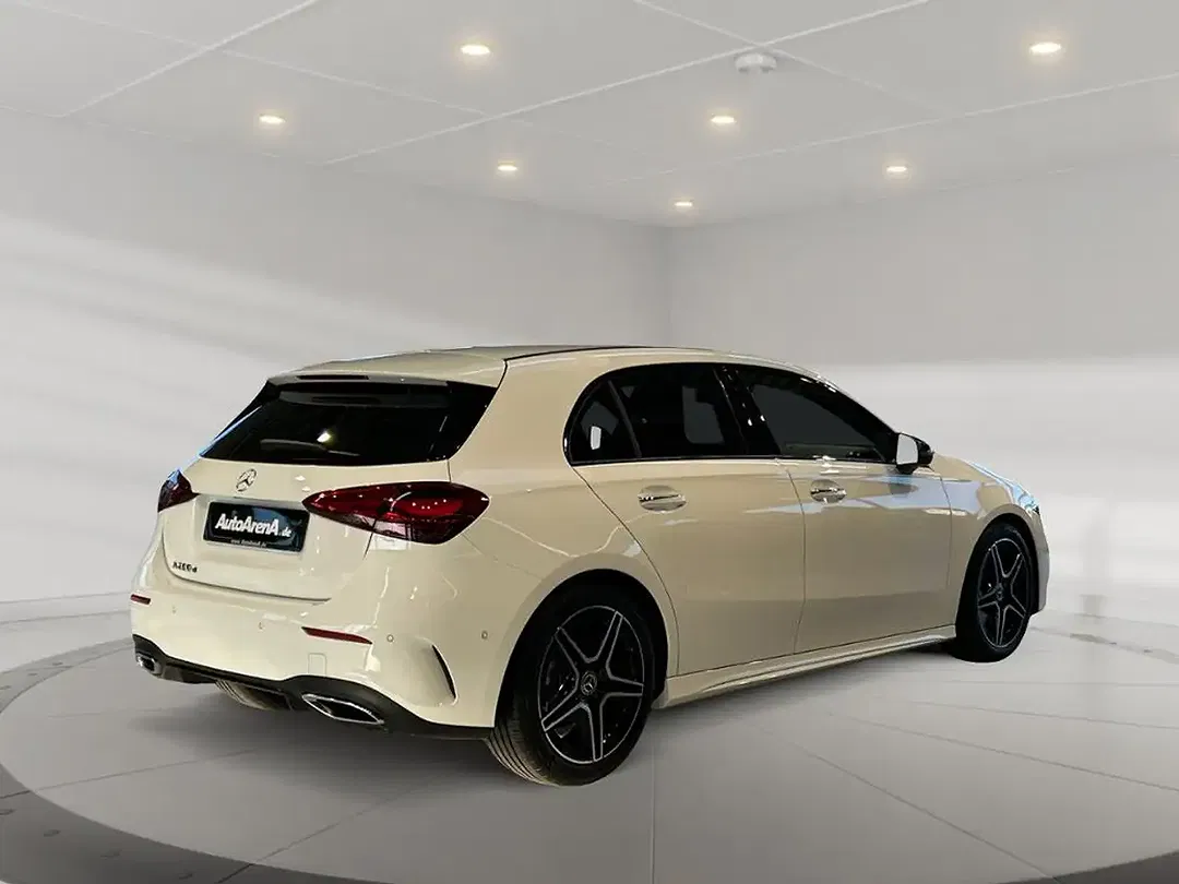 Mercedes-Benz A 200 AMG MBUX Night - foto 2