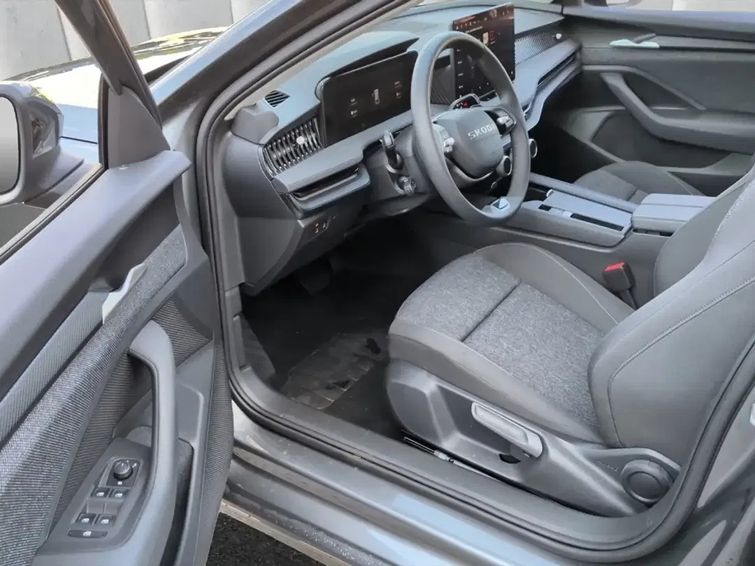 Skoda Superb TDI DSG Combi Essence - Thumbnail 4