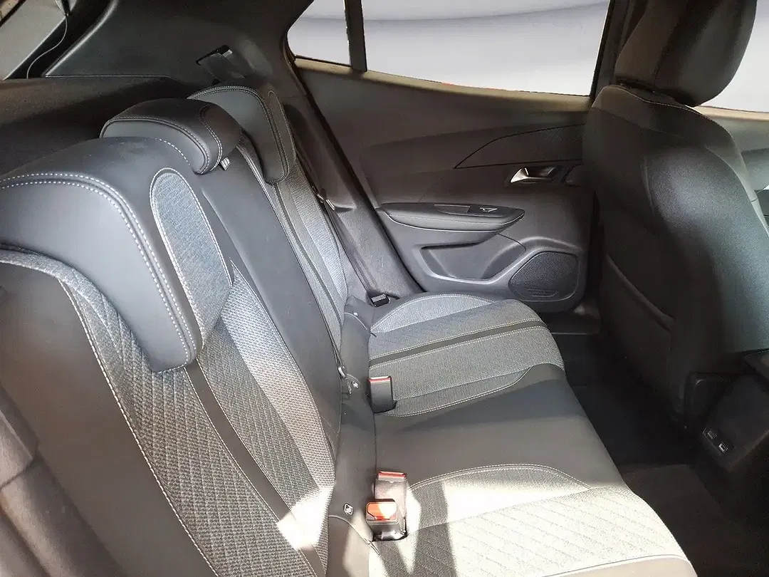 Peugeot 2008 130 PureTech EAT8 Allure - Thumbnail 10
