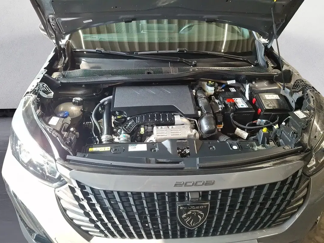 Peugeot 2008 130 PureTech EAT8 Allure - Thumbnail 12