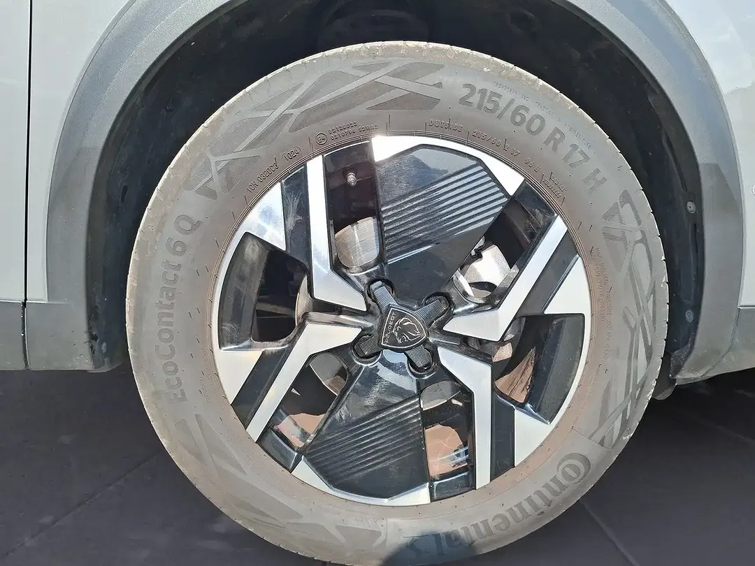 Peugeot 2008 130 PureTech EAT8 Allure - Thumbnail 4