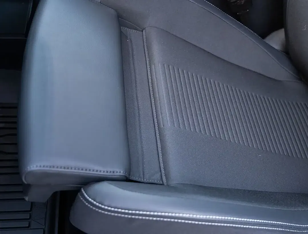 Ford Explorer Premium - Thumbnail 13
