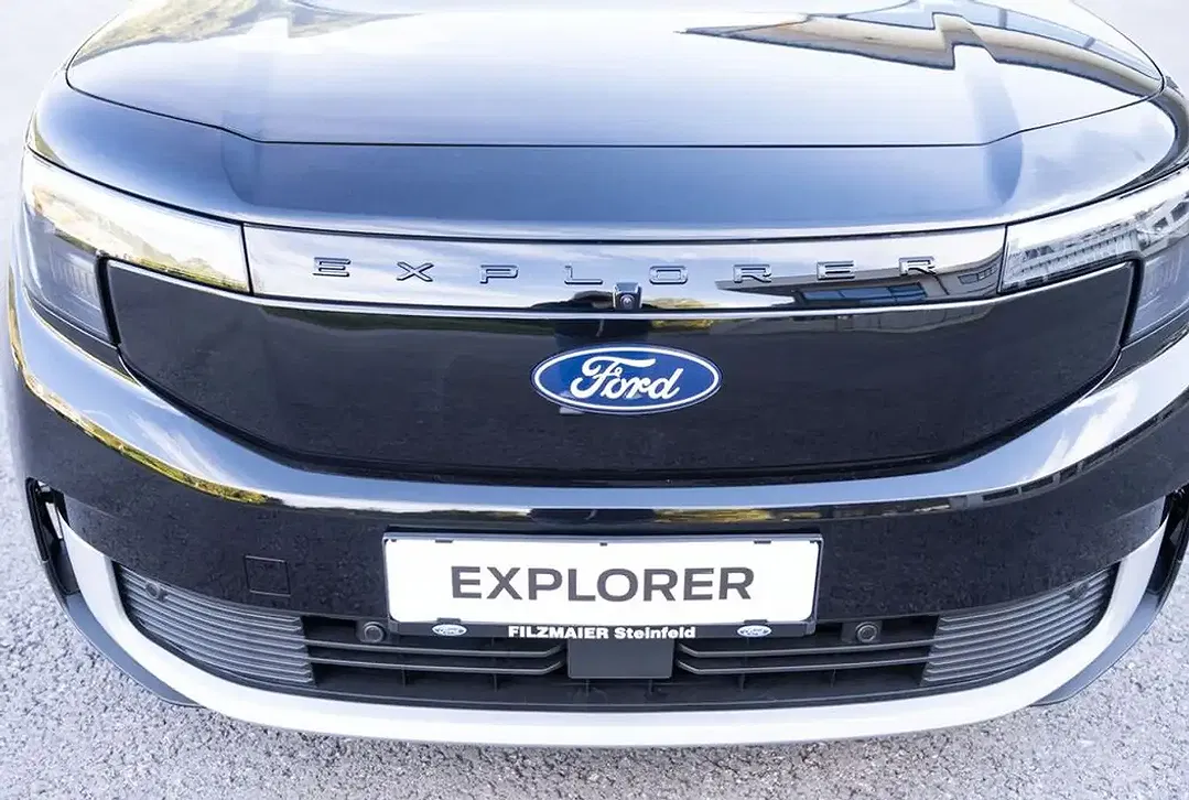 Ford Explorer Premium - Thumbnail 9