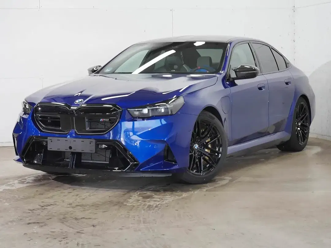 BMW M5 M Sport - Thumbnail 2