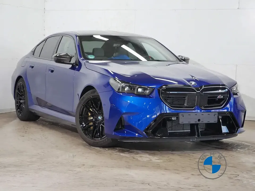 BMW M5 M Sport - Thumbnail 3