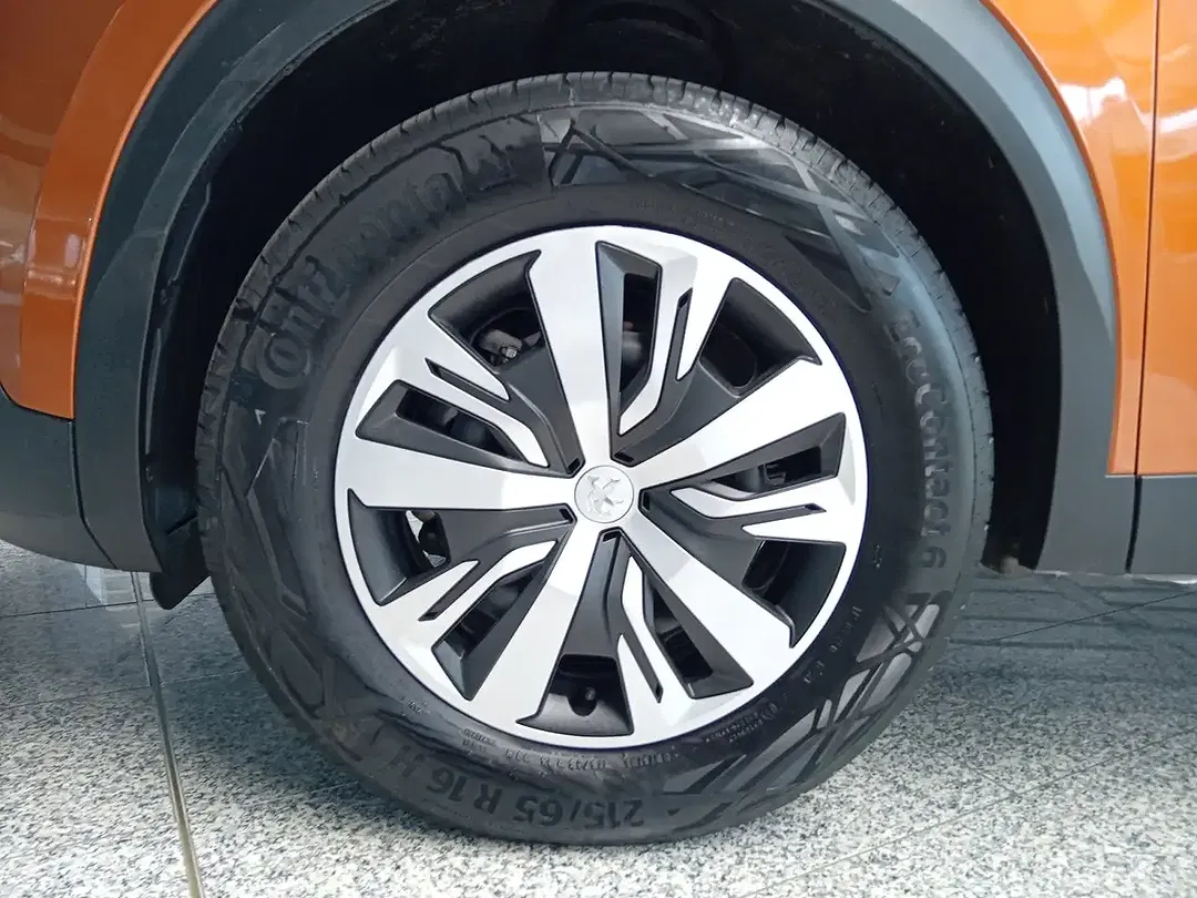 Peugeot 2008 136 EV Active Pack - Thumbnail 10
