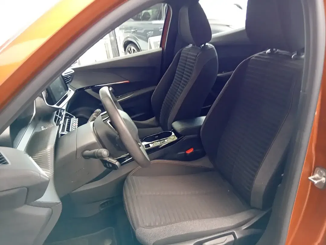 Peugeot 2008 136 EV Active Pack - Thumbnail 11