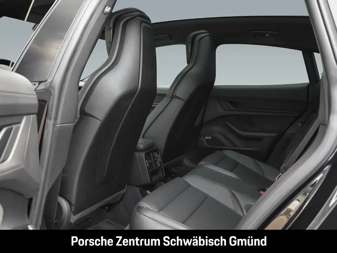 Porsche Taycan Cross Turismo - Thumbnail 6