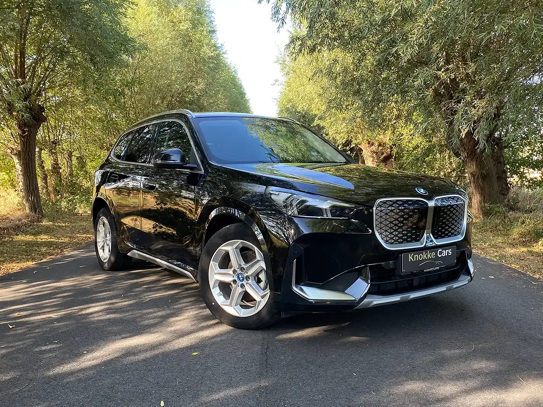 BMW iX1 - Thumbnail 1