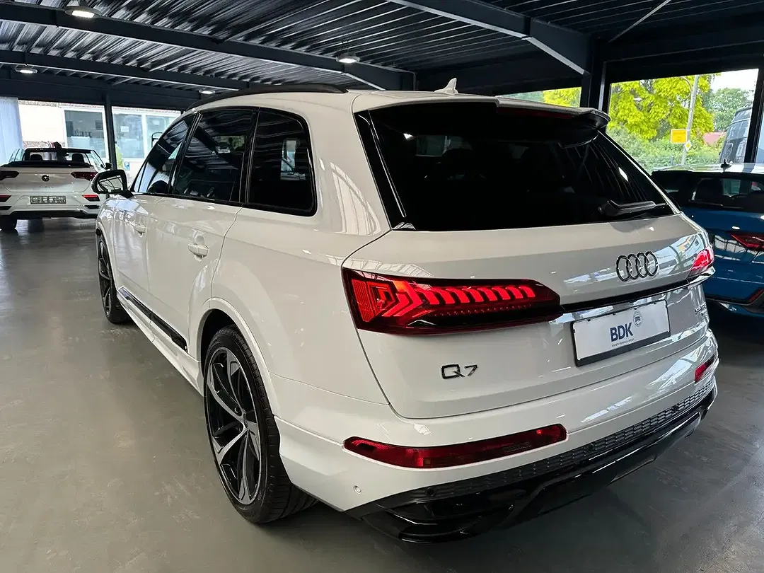Audi Q7 55 TFSI quattro S line - Thumbnail 4