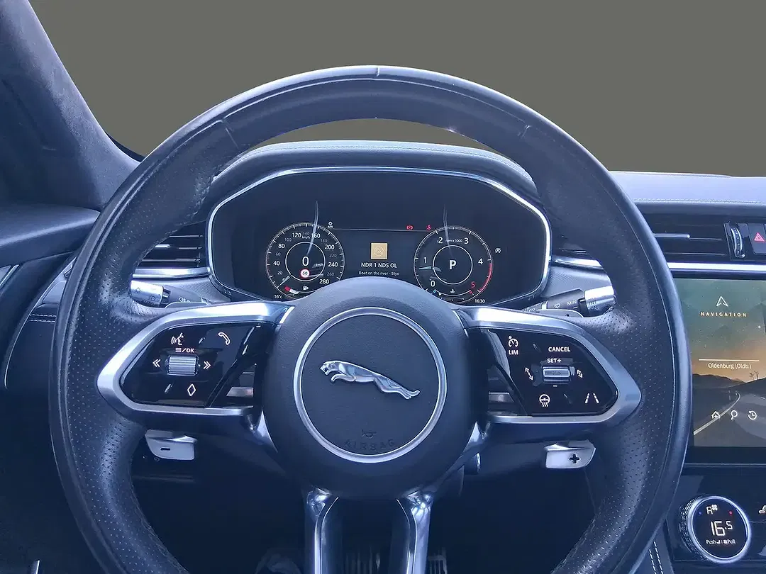 Jaguar F-Pace D300 4x4 R-Dynamic HSE Black - Thumbnail 13