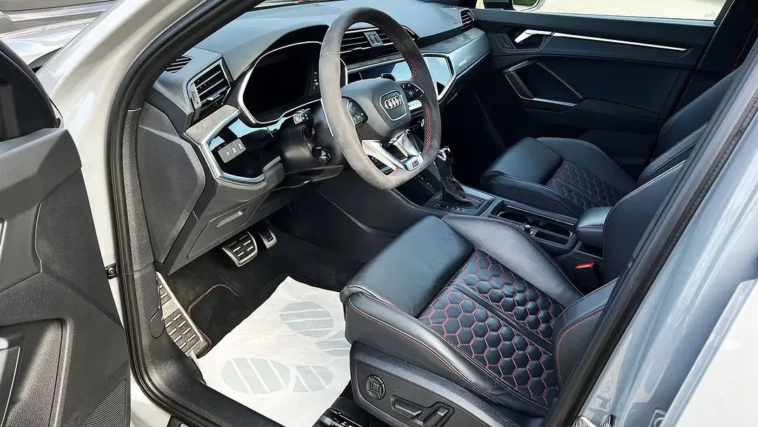 Audi RS Q3 2.5 TFSI S tronic quattro Matrix LED Sportback - Thumbnail 8