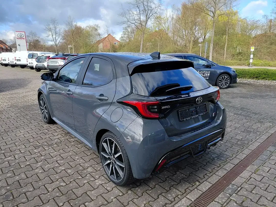 Toyota Yaris 1.5 VVT-i Hybrid GR Sport - Thumbnail 3