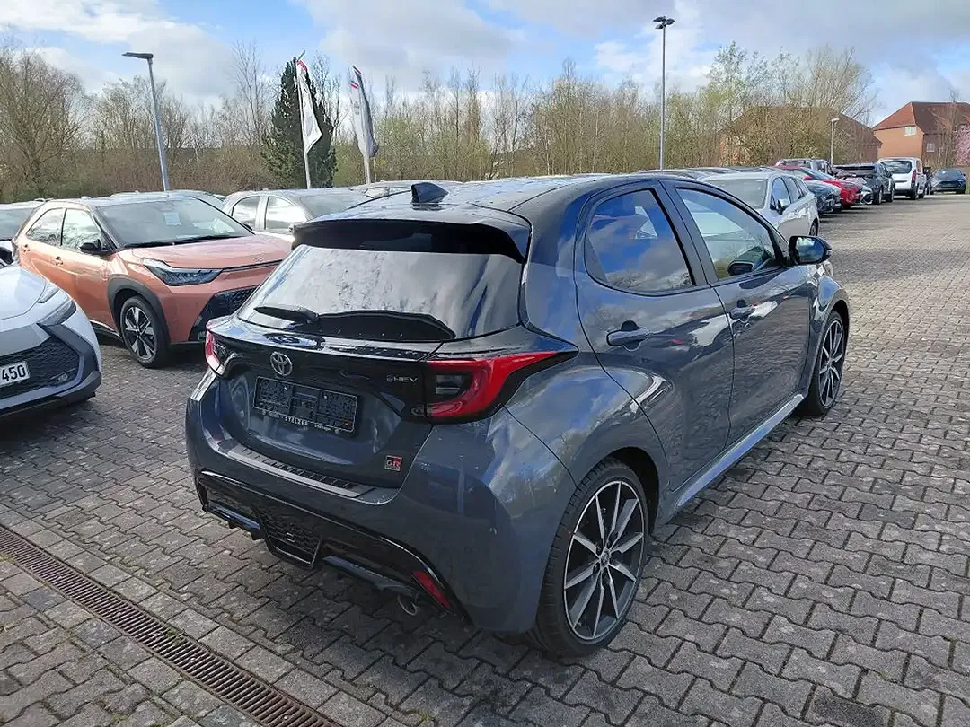 Toyota Yaris 1.5 VVT-i Hybrid GR Sport - Thumbnail 5