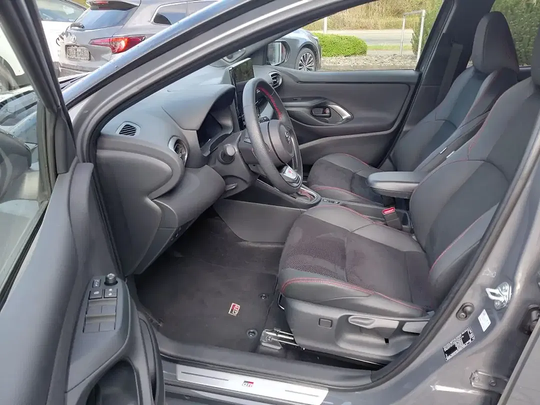 Toyota Yaris 1.5 VVT-i Hybrid GR Sport - Thumbnail 8
