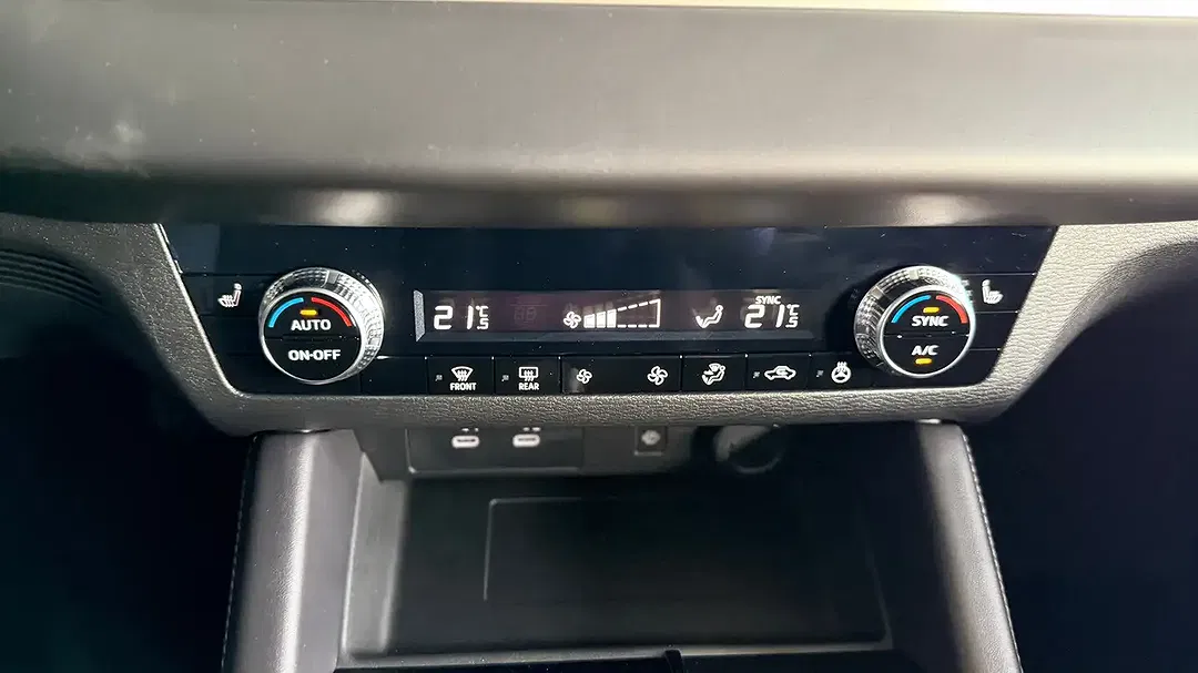 Mitsubishi Outlander PHEV Intro Edition - Thumbnail 14