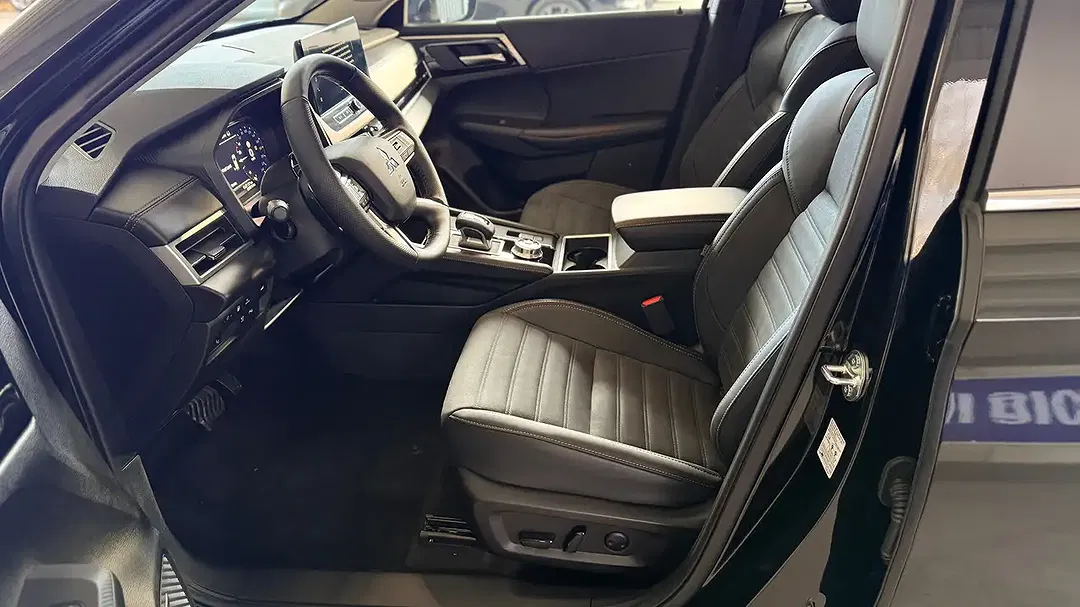 Mitsubishi Outlander PHEV Intro Edition - Thumbnail 3