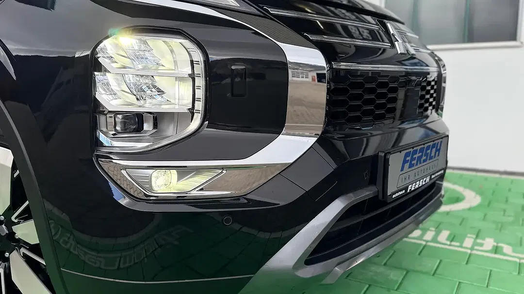 Mitsubishi Outlander PHEV Intro Edition - Thumbnail 6