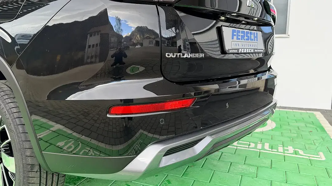 Mitsubishi Outlander PHEV Intro Edition - Thumbnail 8