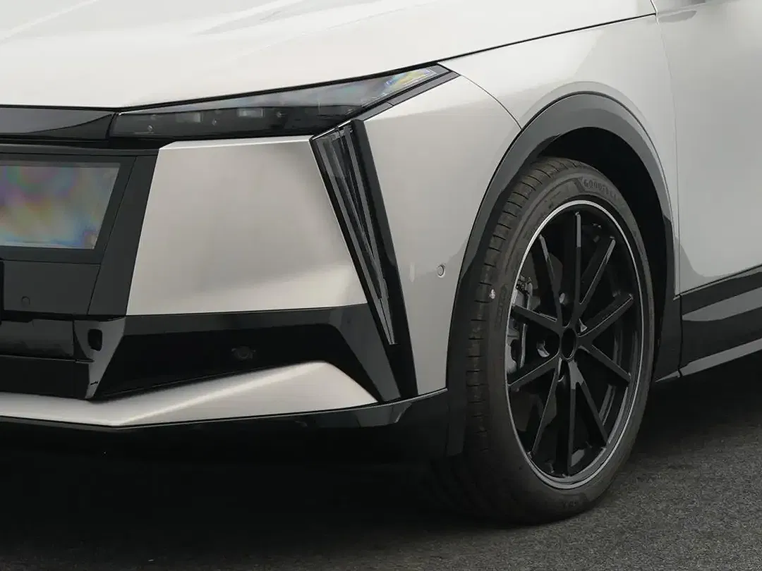 DS Automobiles N°8 - Thumbnail 8
