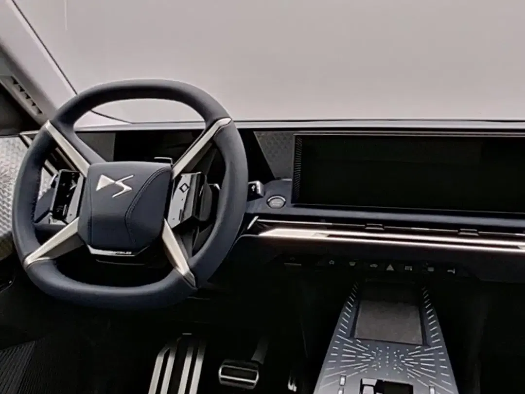 DS Automobiles N°8 - Thumbnail 11