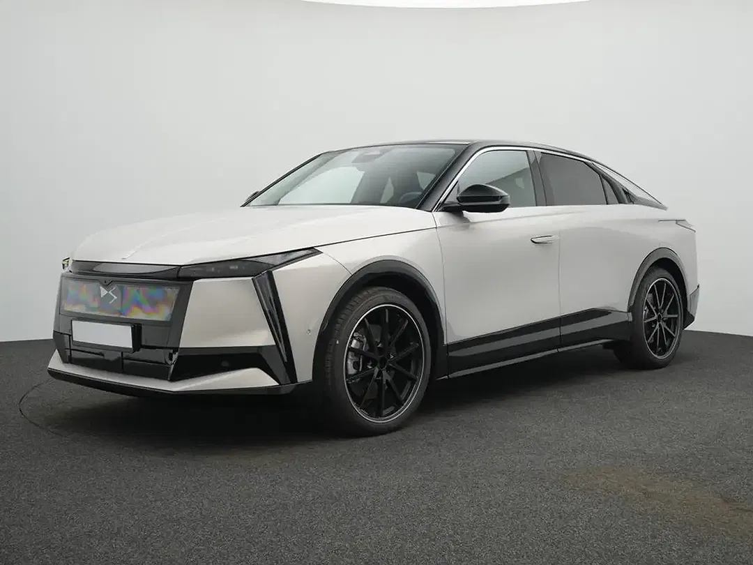 DS Automobiles N°8 - foto 2