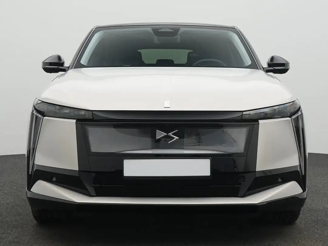 DS Automobiles N°8 - foto 1