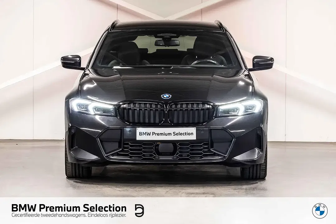 BMW 330 Touring M Sport - Thumbnail 2