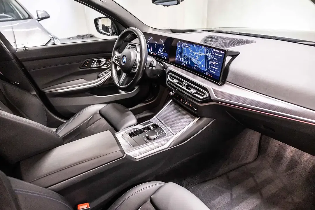 BMW 330 Touring M Sport - Thumbnail 9