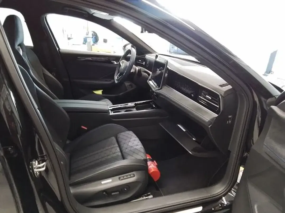 Volkswagen Passat eHybrid R-Line - Thumbnail 3