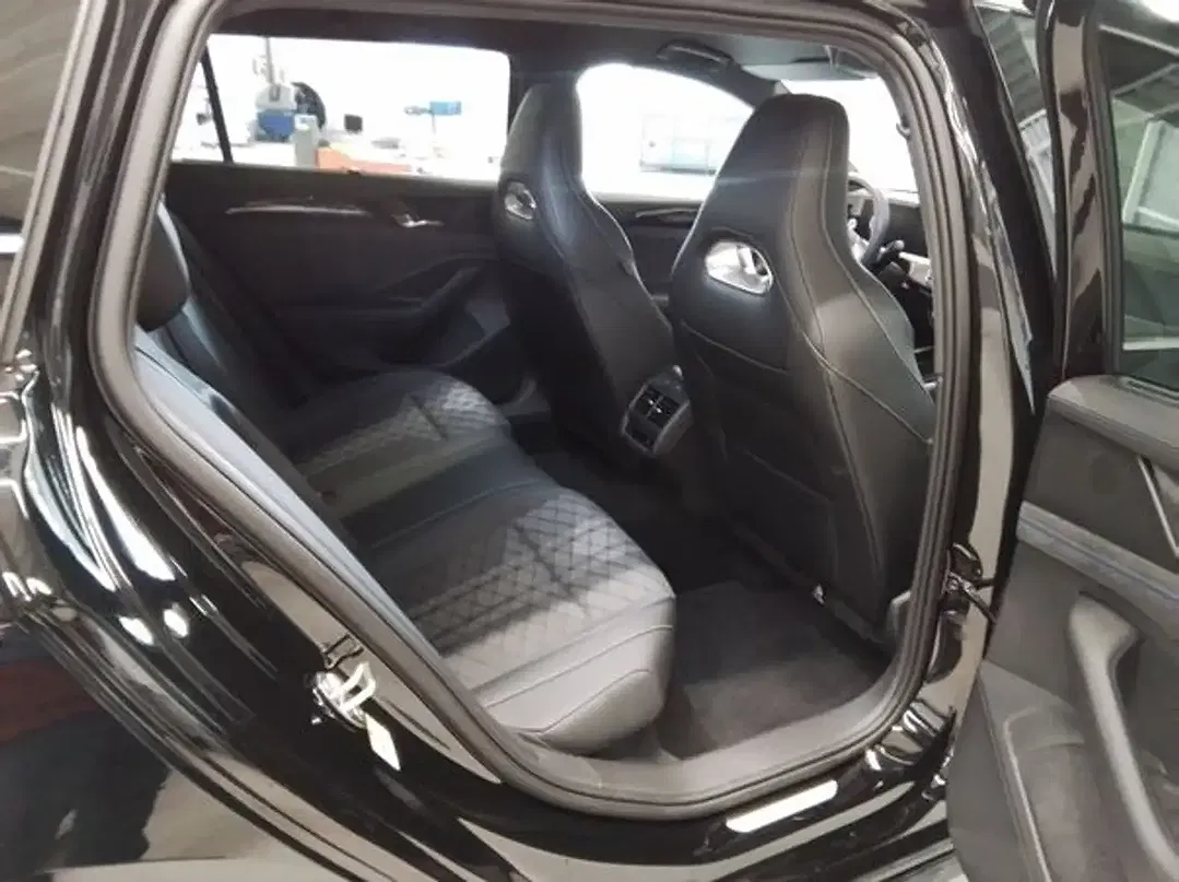 Volkswagen Passat eHybrid R-Line - Thumbnail 4