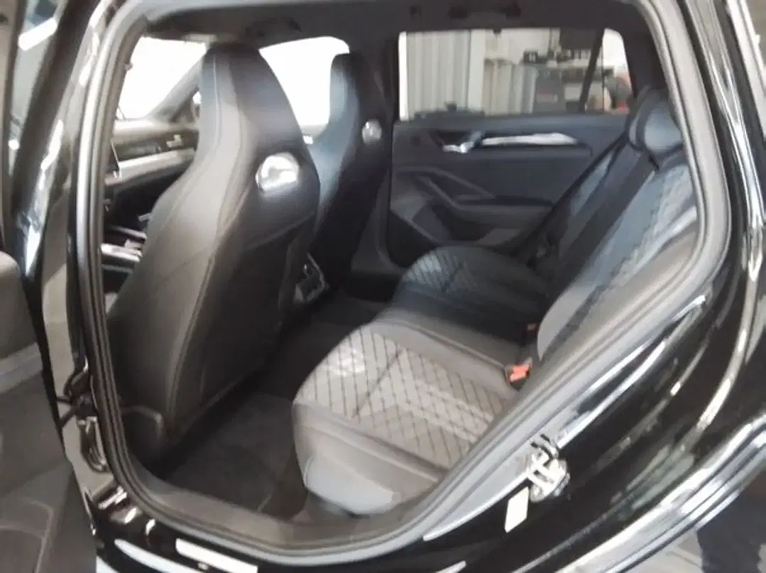 Volkswagen Passat eHybrid R-Line - Thumbnail 6