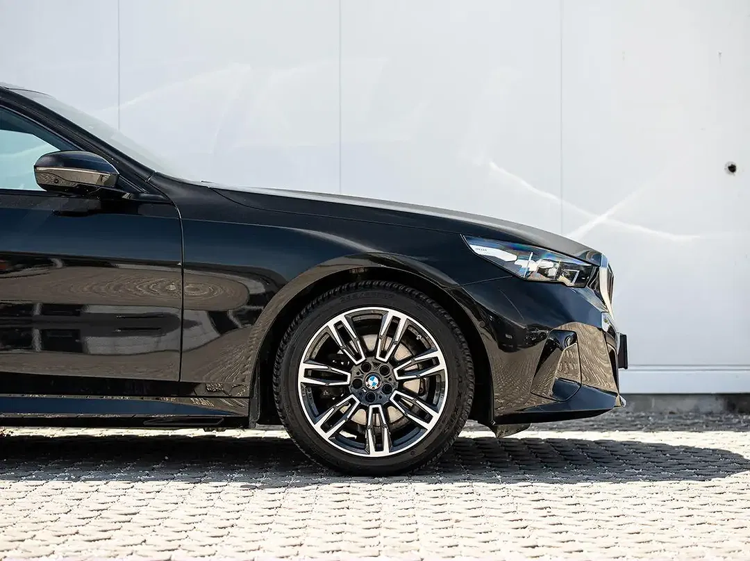 BMW 520 xDrive Touring M Sport - Thumbnail 8