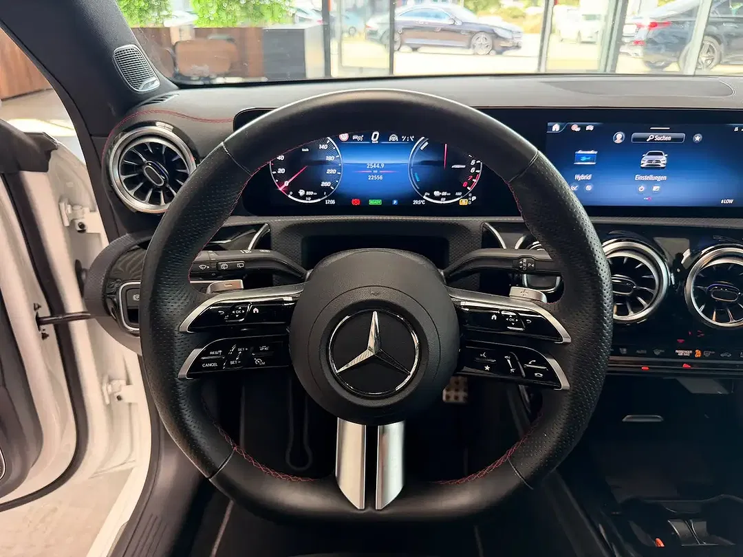 Mercedes-Benz CLA 250 - Thumbnail 11