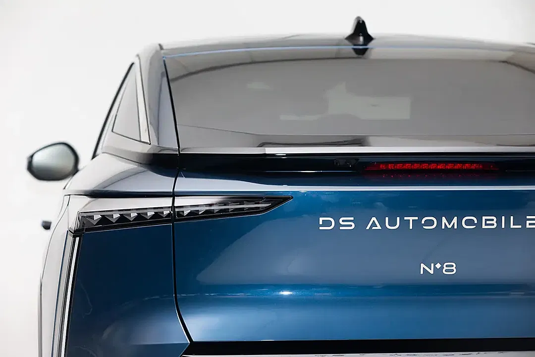 DS Automobiles N°8 - Thumbnail 3