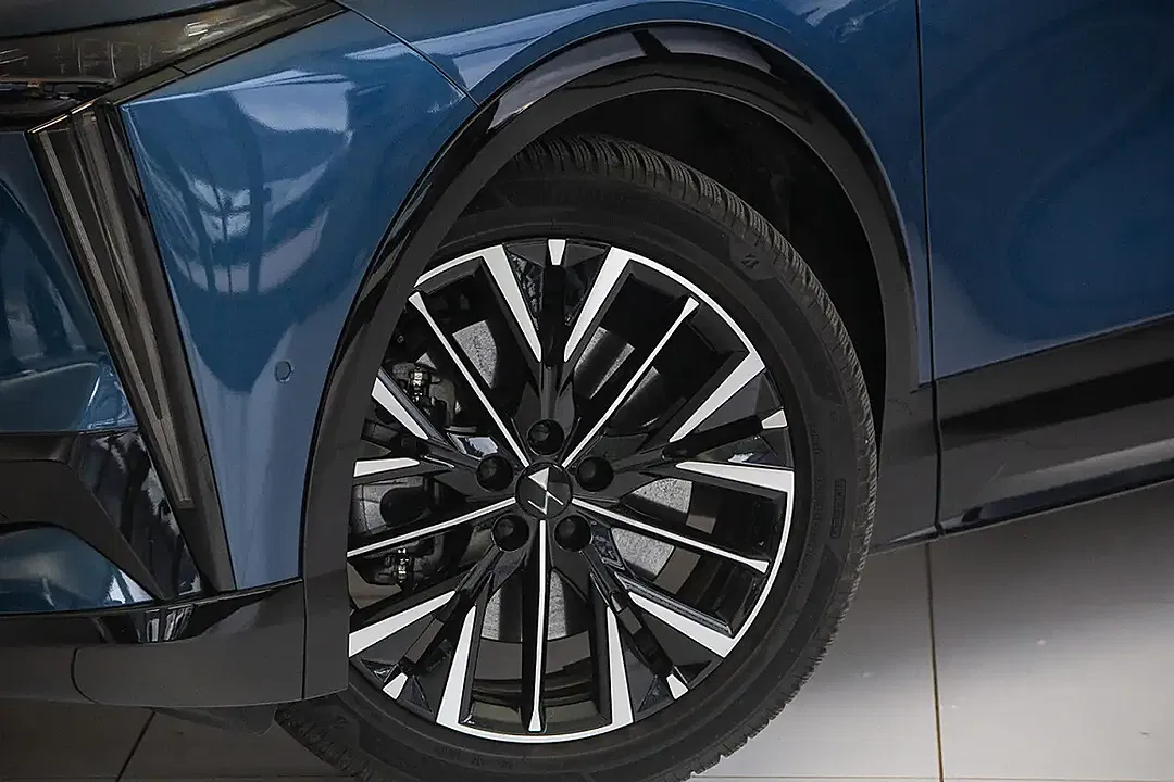 DS Automobiles N°8 - Thumbnail 4