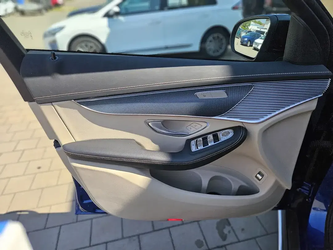 Mercedes-Benz EQC 400 4MATIC - Thumbnail 21
