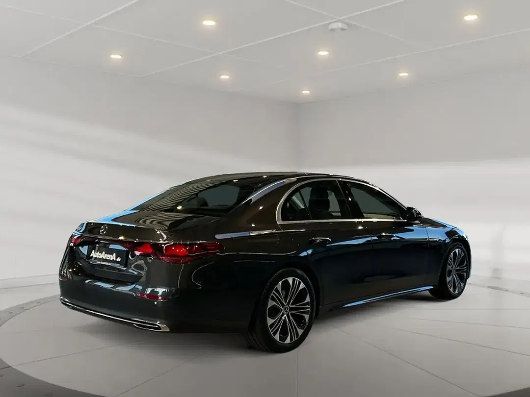 Mercedes-Benz E 220 MBUX Avantgarde - foto 2