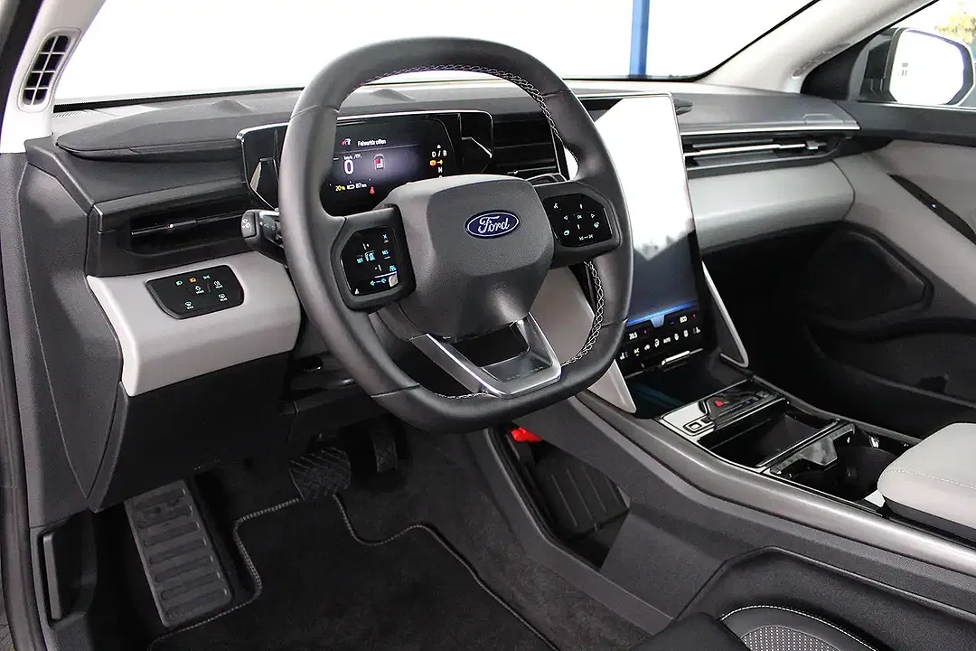 Ford Explorer 4x4 - Thumbnail 3